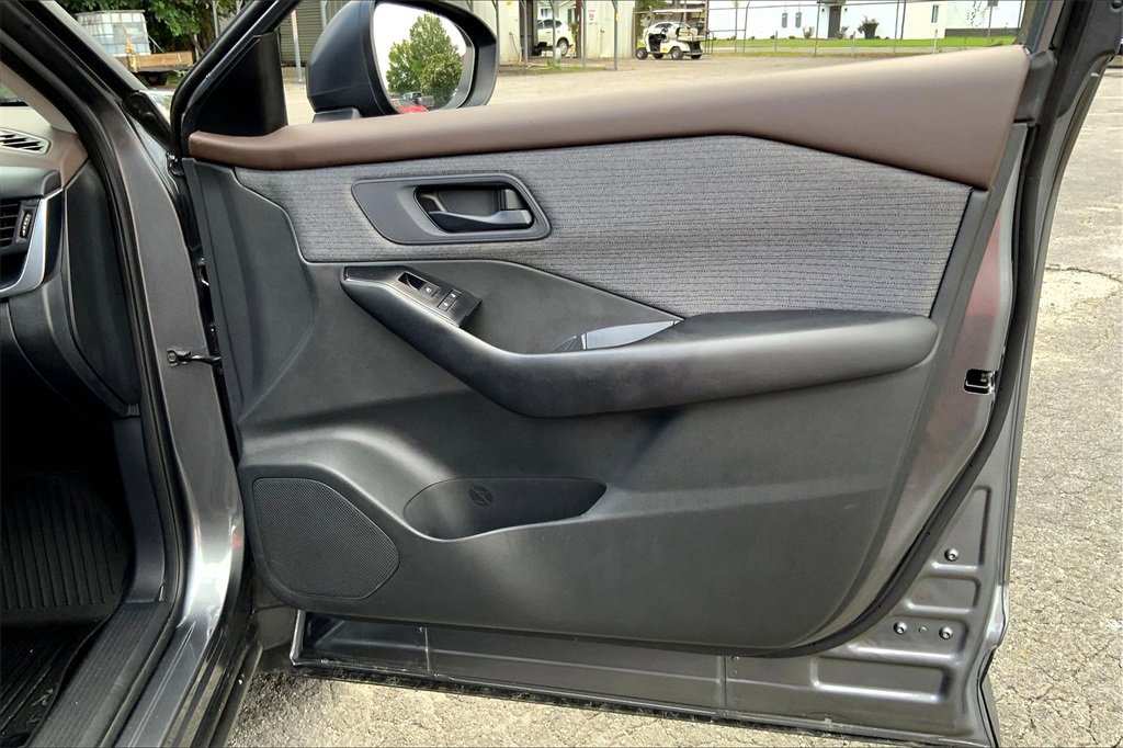 2023 Nissan Rogue S photo 23