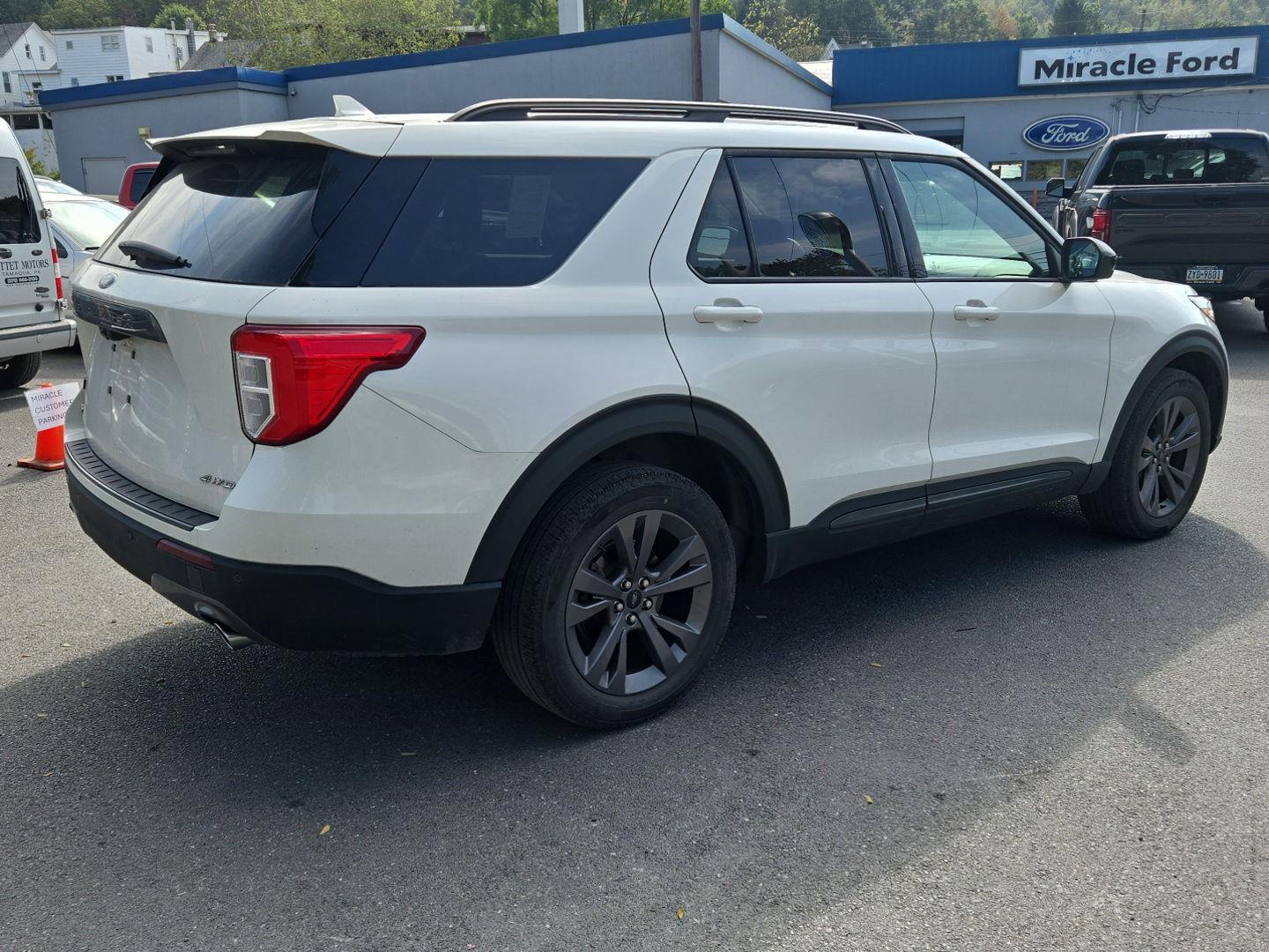 2022 Ford Explorer XLT photo 4