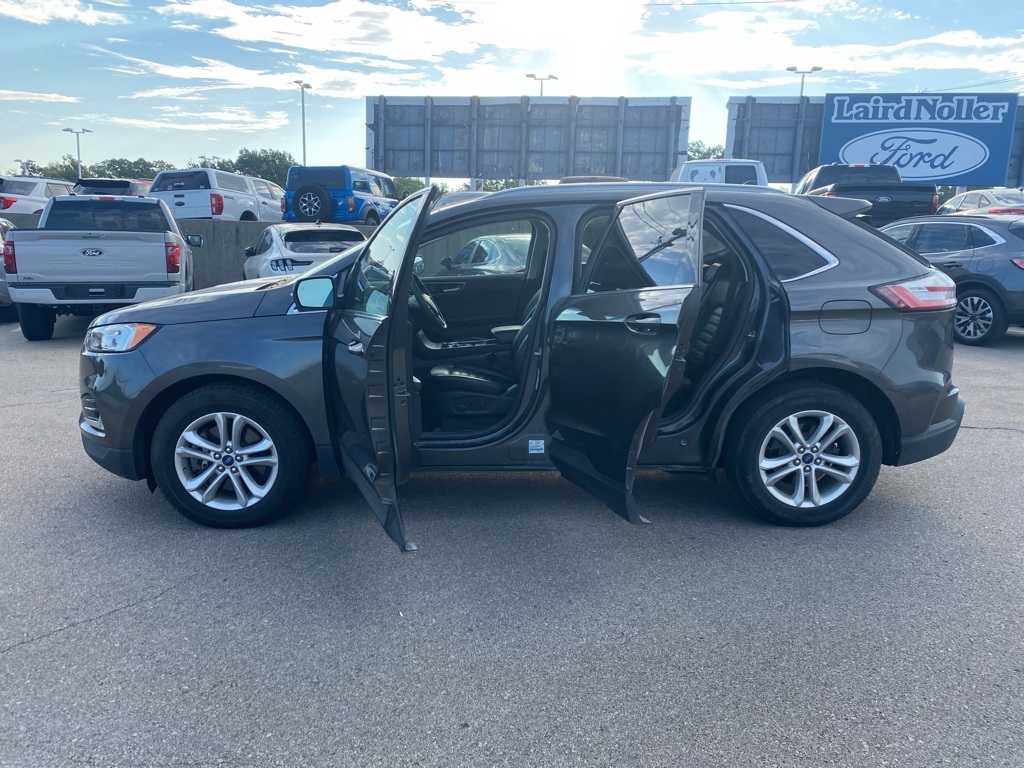 2020 Ford Edge SEL photo 4