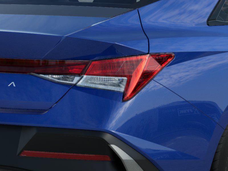 2025 Hyundai Elantra SE photo 10