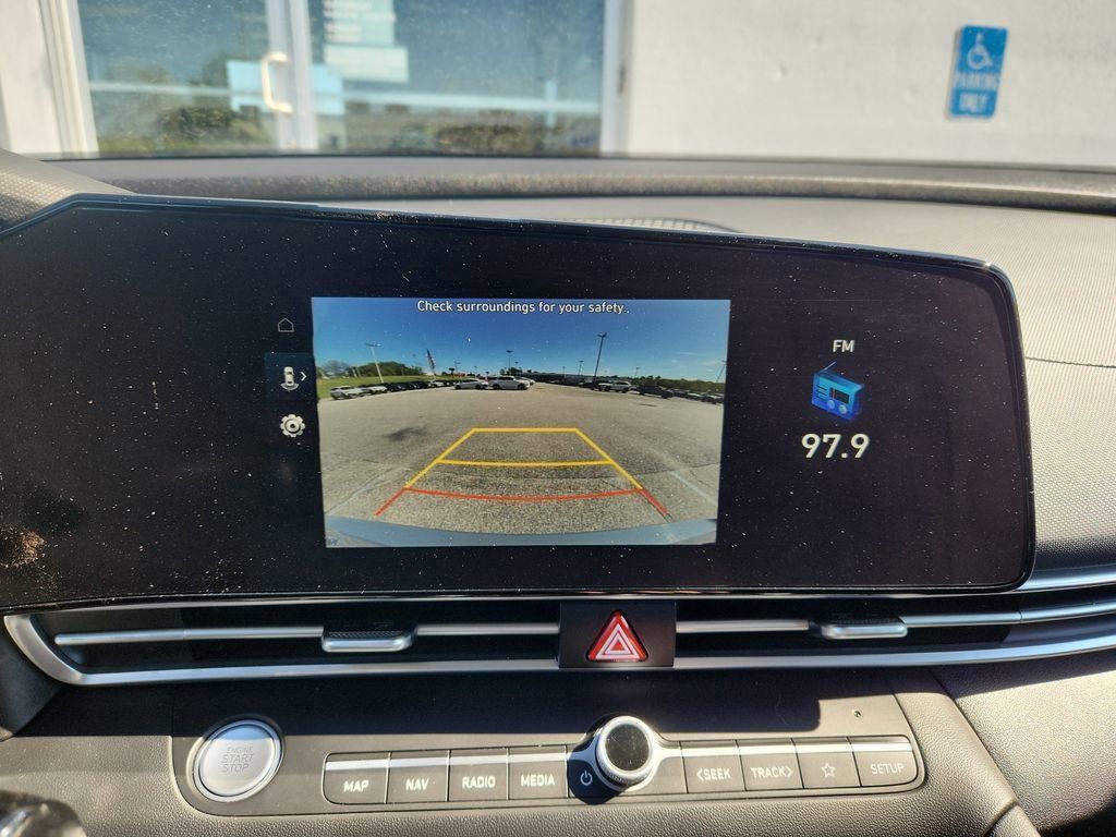 2023 Hyundai Elantra SEL photo 14