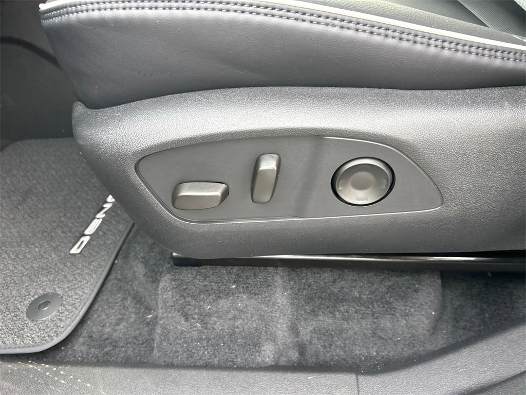 2026 GMC ACADIA - Image 15