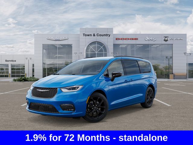 2026 Chrysler Pacifica Select's photo