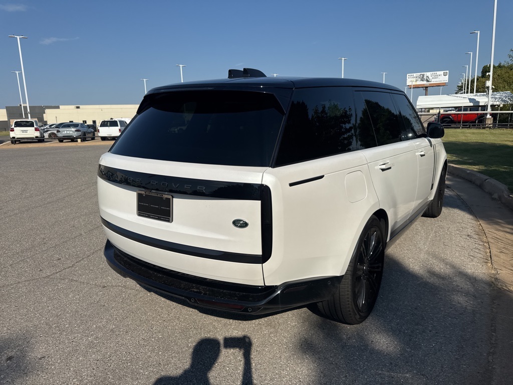 2023 Land Rover Range Rover SE photo 4
