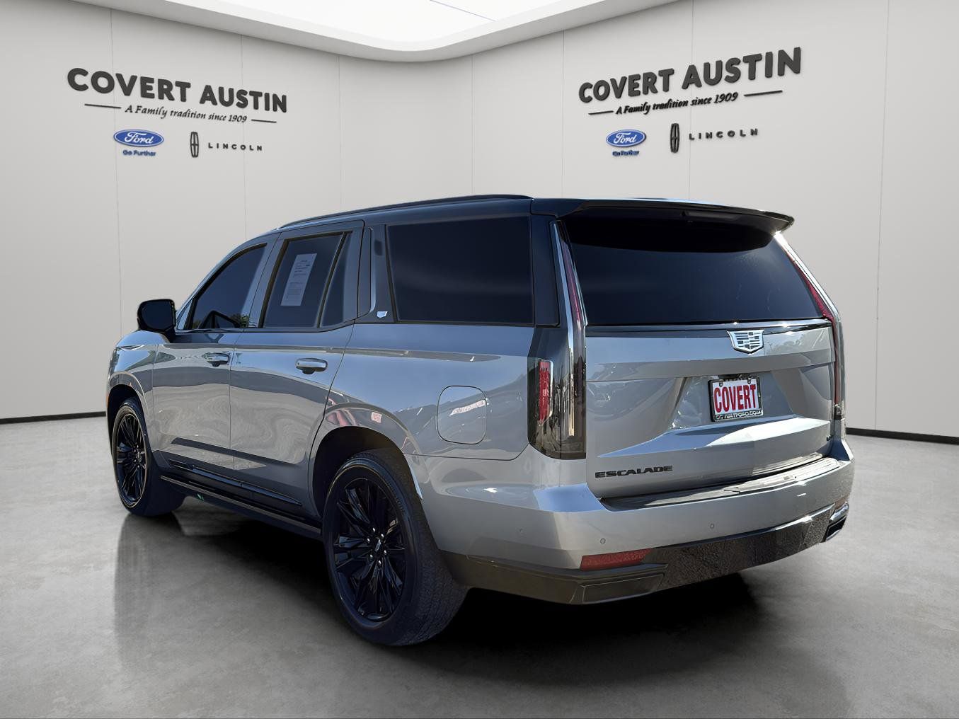 2023 Cadillac Escalade Sport photo 3