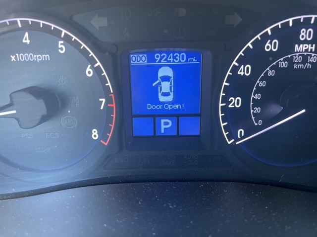 2012 Hyundai Genesis 3.8 RWD photo 3