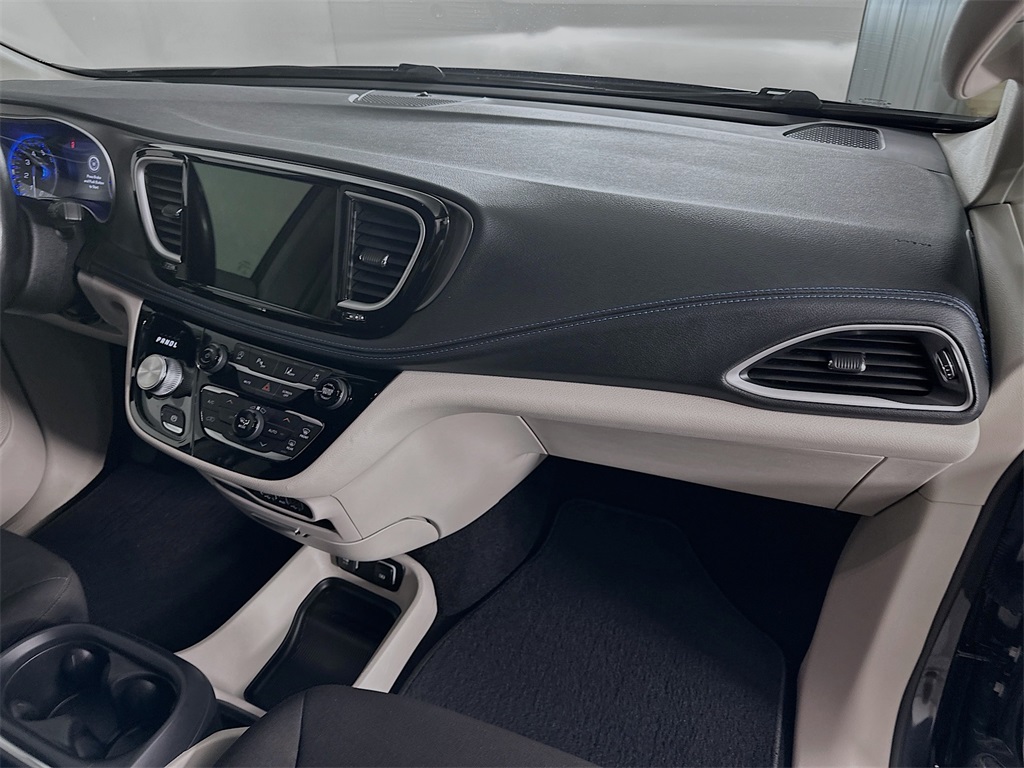 2021 Chrysler Pacifica Touring photo 27