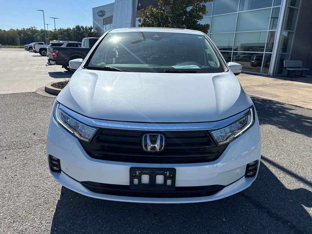 2022 Honda Odyssey Touring photo 2