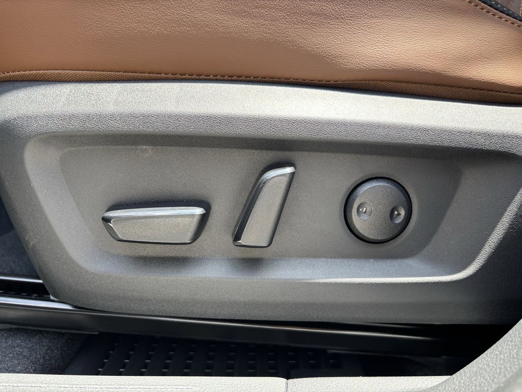 2025 Nissan Rogue Platinum photo 17