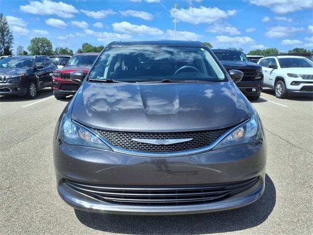 Used 2017 Chrysler Pacifica Touring with VIN 2C4RC1DG9HR508576 for sale in Richmond, MI