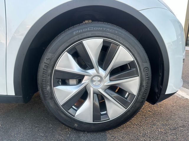 2023 Tesla Model Y Long Range photo 14