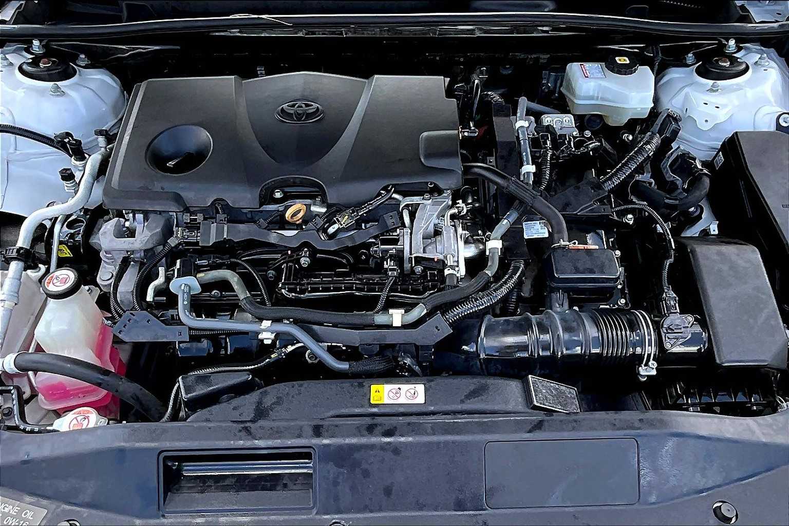2020 Toyota Camry Hybrid LE photo 25