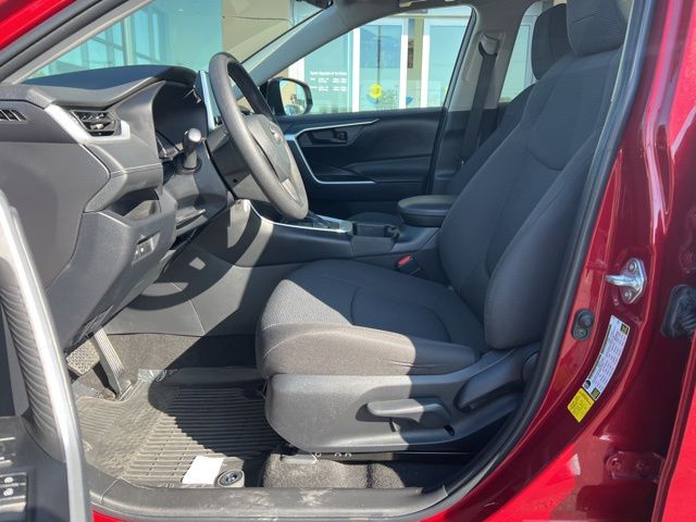 2023 Toyota RAV4 LE photo 4