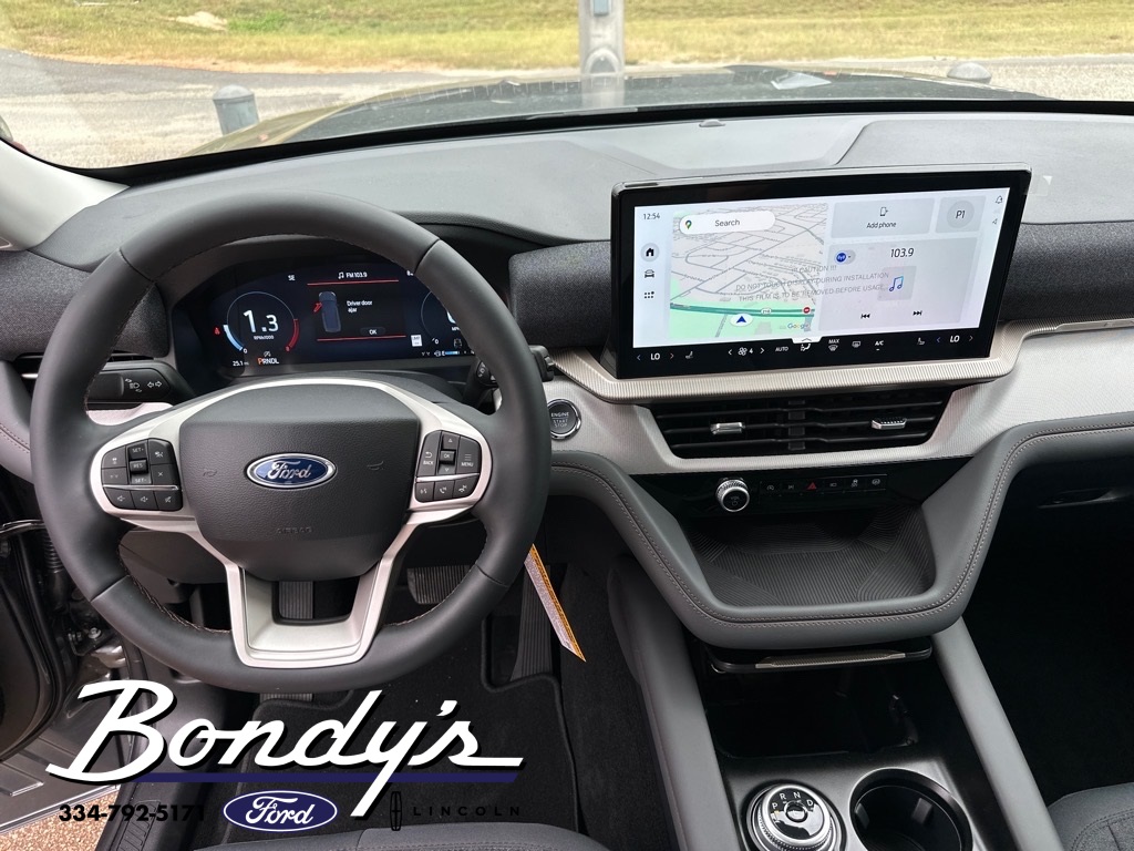 2025 Ford Explorer photo 2