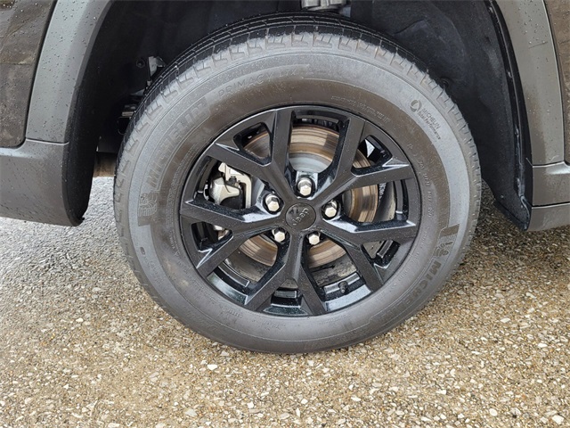 2024 Jeep Grand Cherokee Altitude photo 8