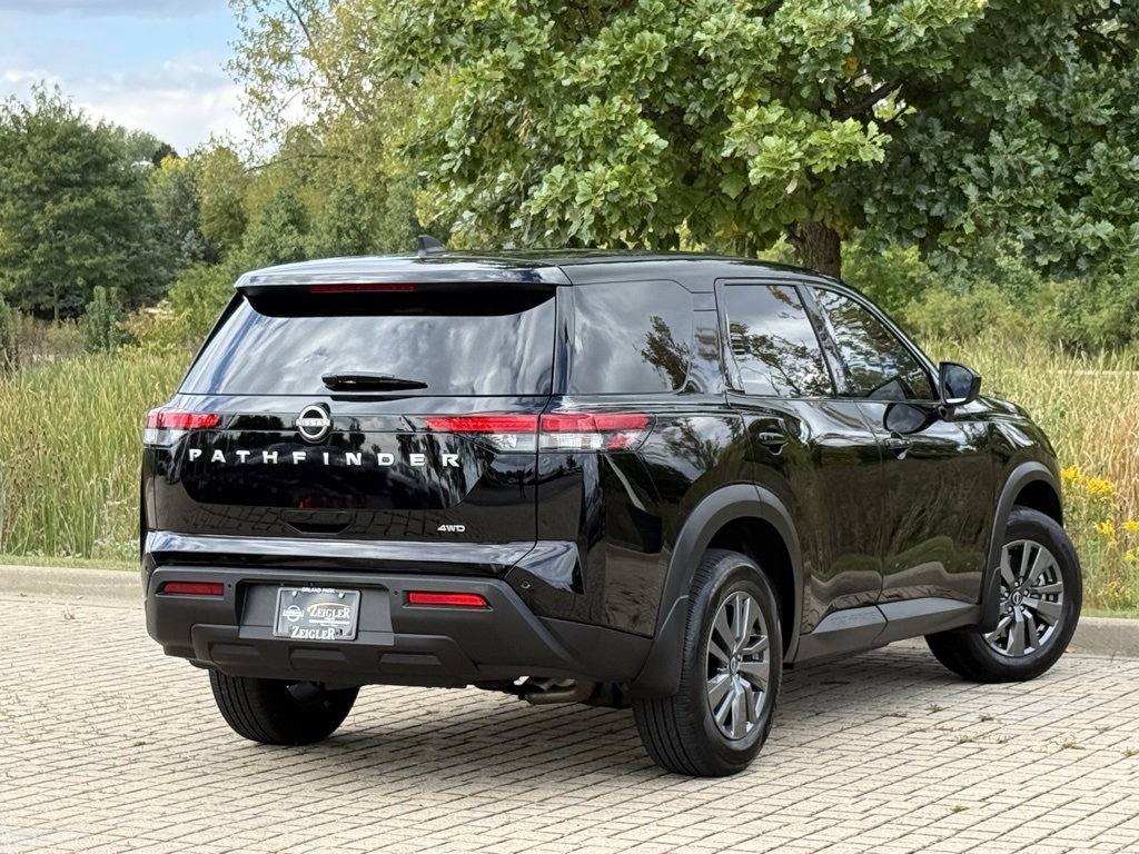 2025 Nissan Pathfinder S photo 6