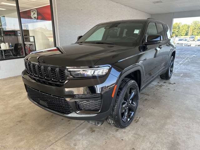 2025 Jeep Grand Cherokee Altitude X photo 2