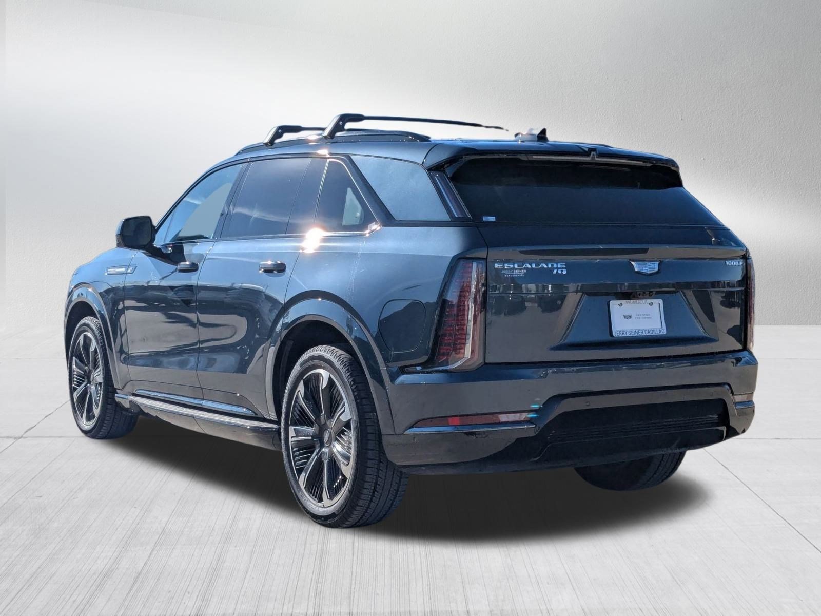 2025 Cadillac Escalade IQ Sport photo 2