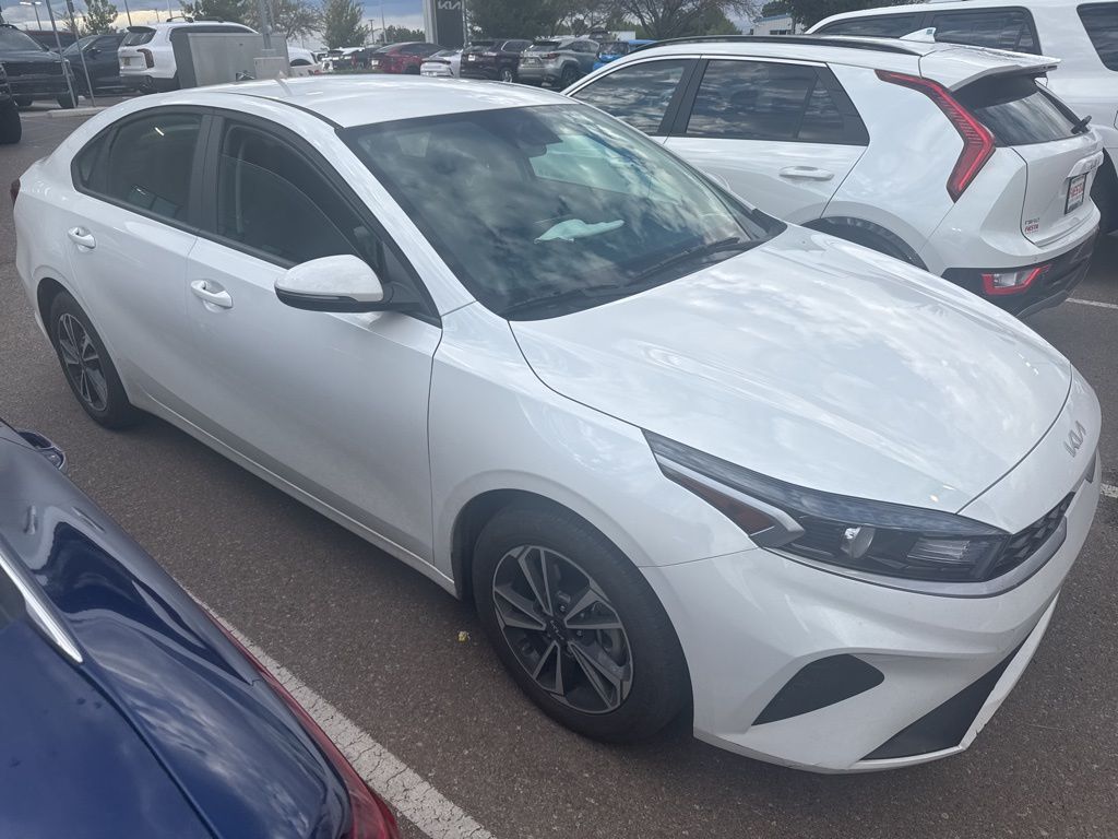 2024 Kia Forte LXS photo 2