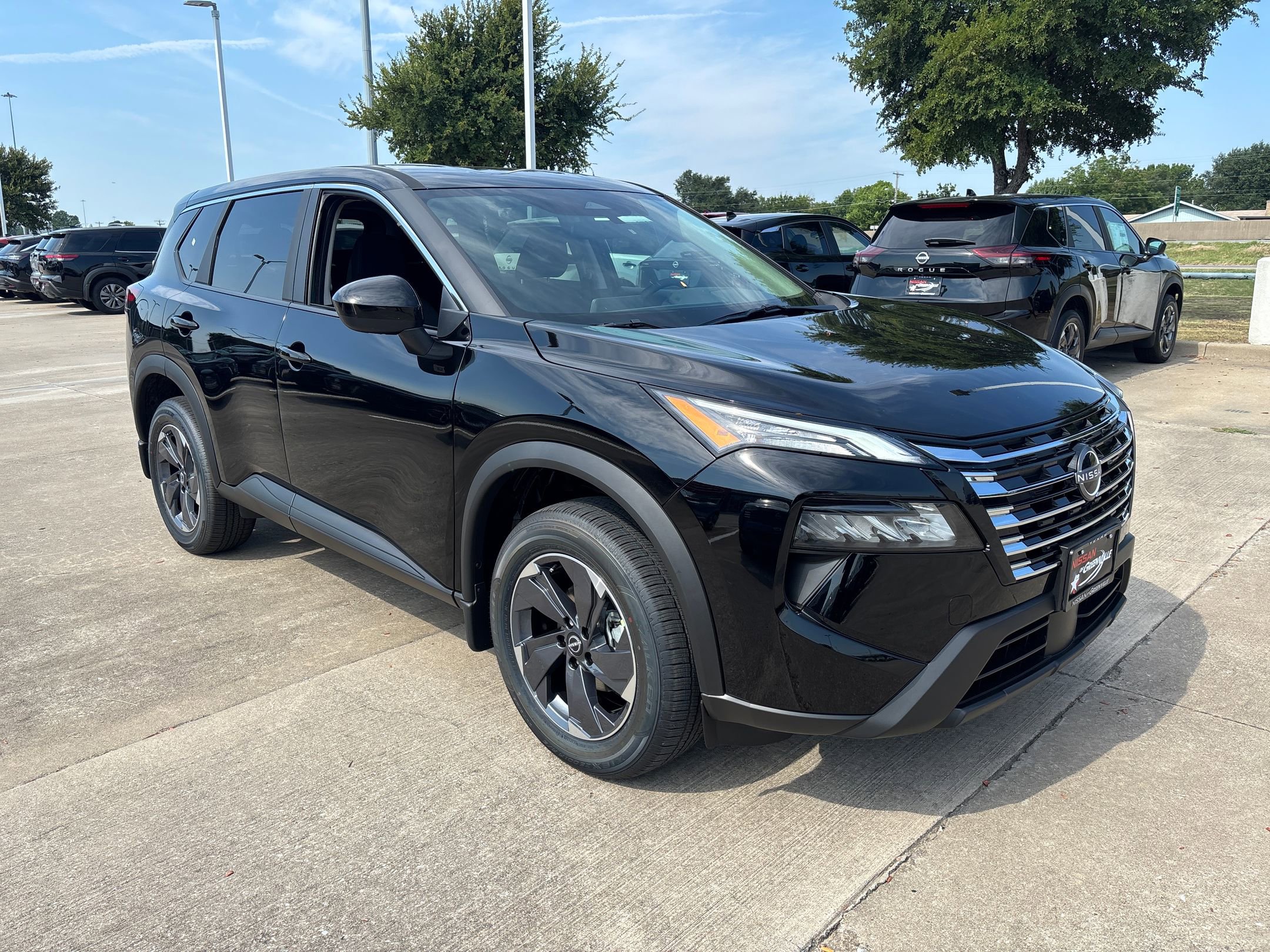 2026 Nissan Rogue SV photo 4