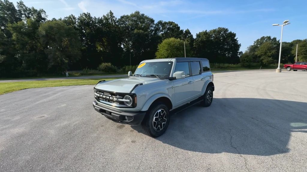 2023 Ford Bronco Outer Banks photo 3
