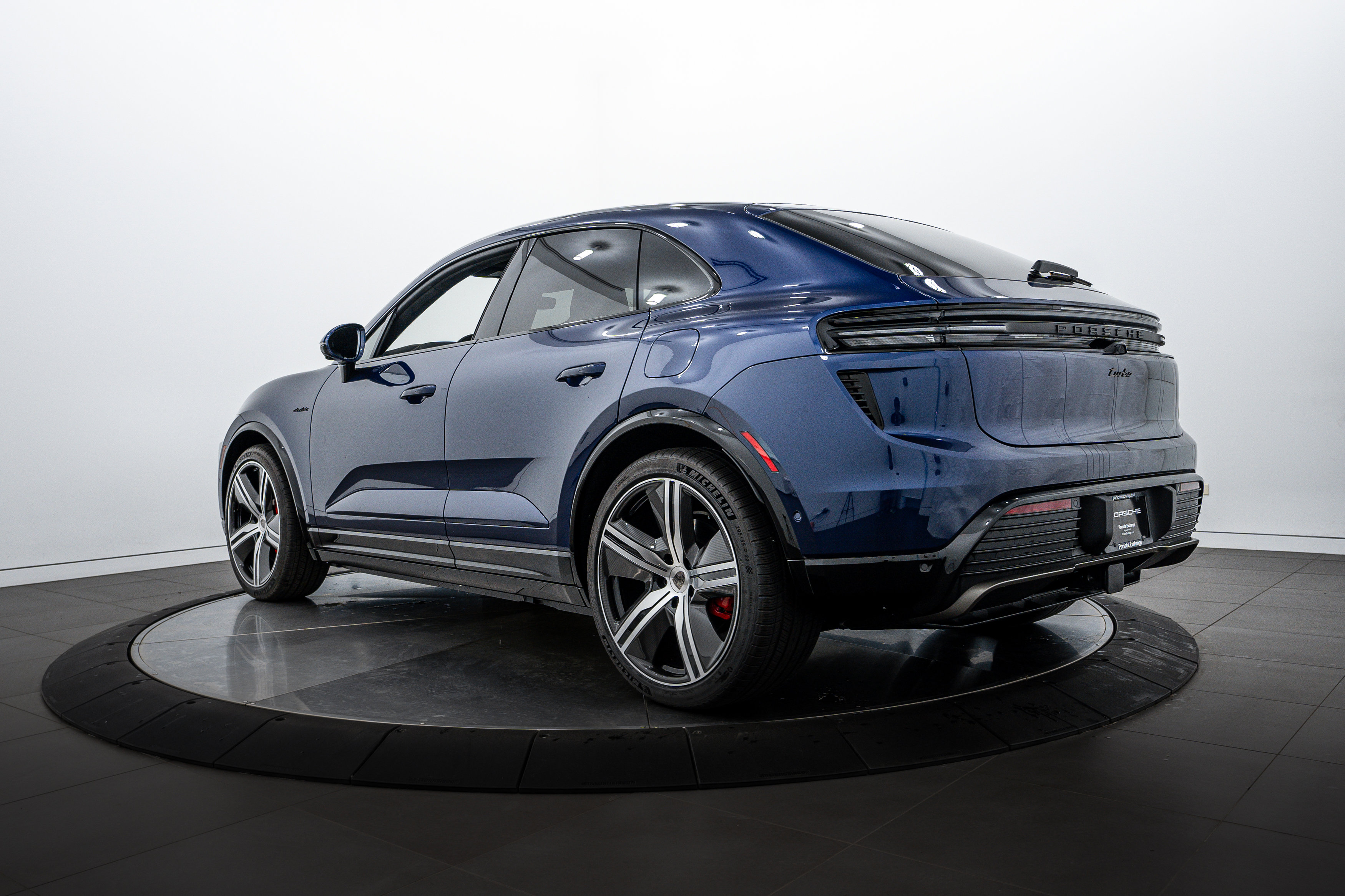 2025 Porsche Macan Turbo Electric photo 3