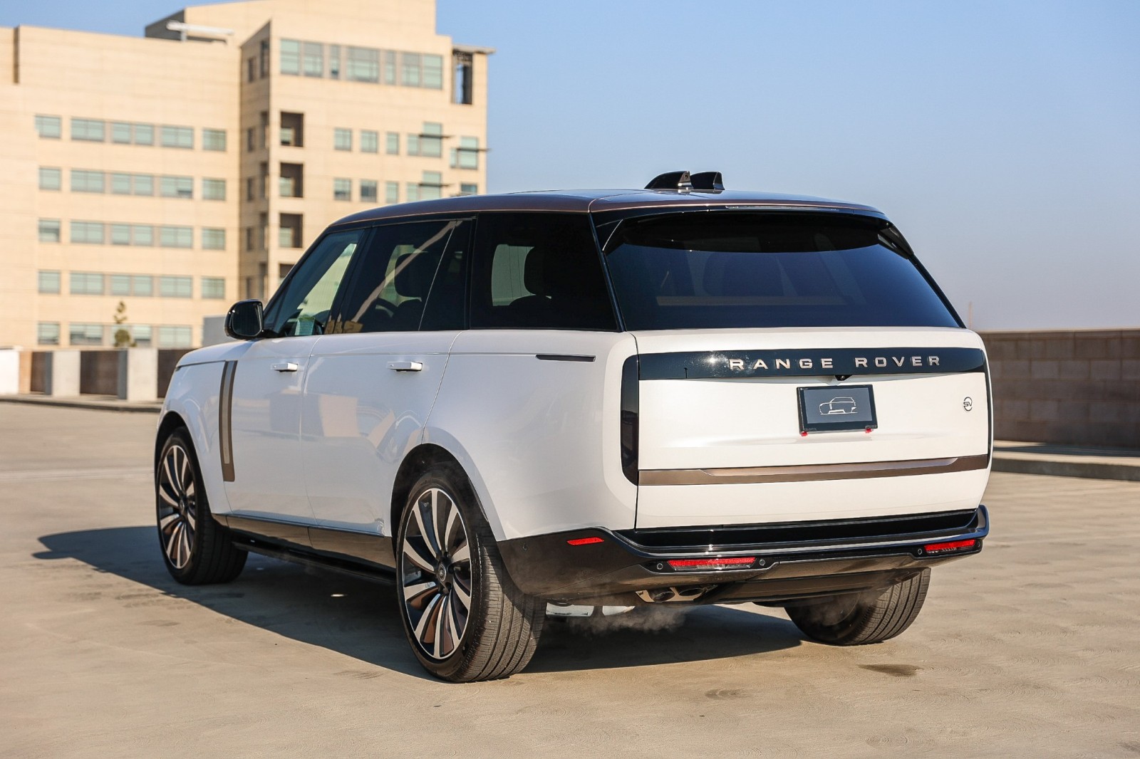 2025 Land Rover Range Rover SV photo 6