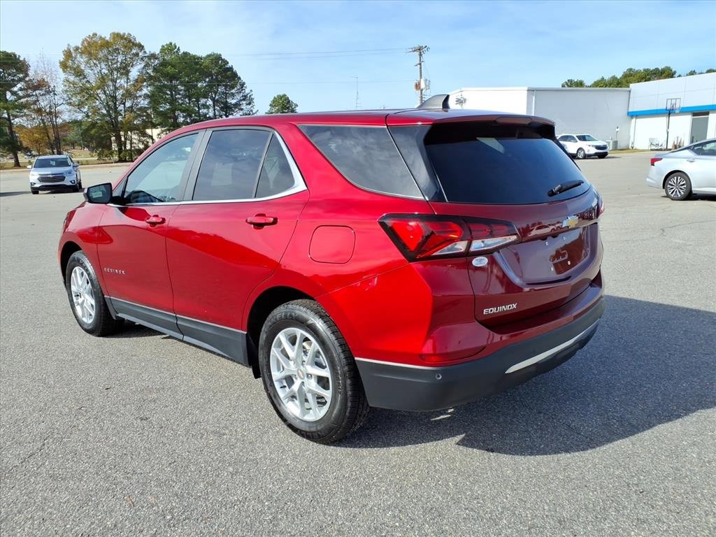 2023 Chevrolet Equinox LT photo 2