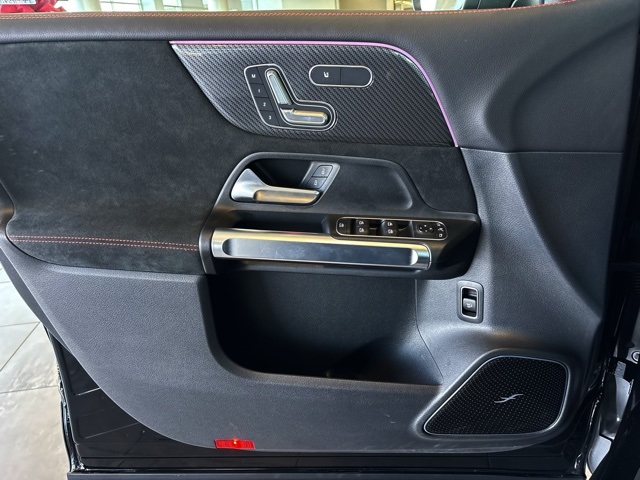 2025 Mercedes Benz GLB 35 AMG 4MATIC photo 18