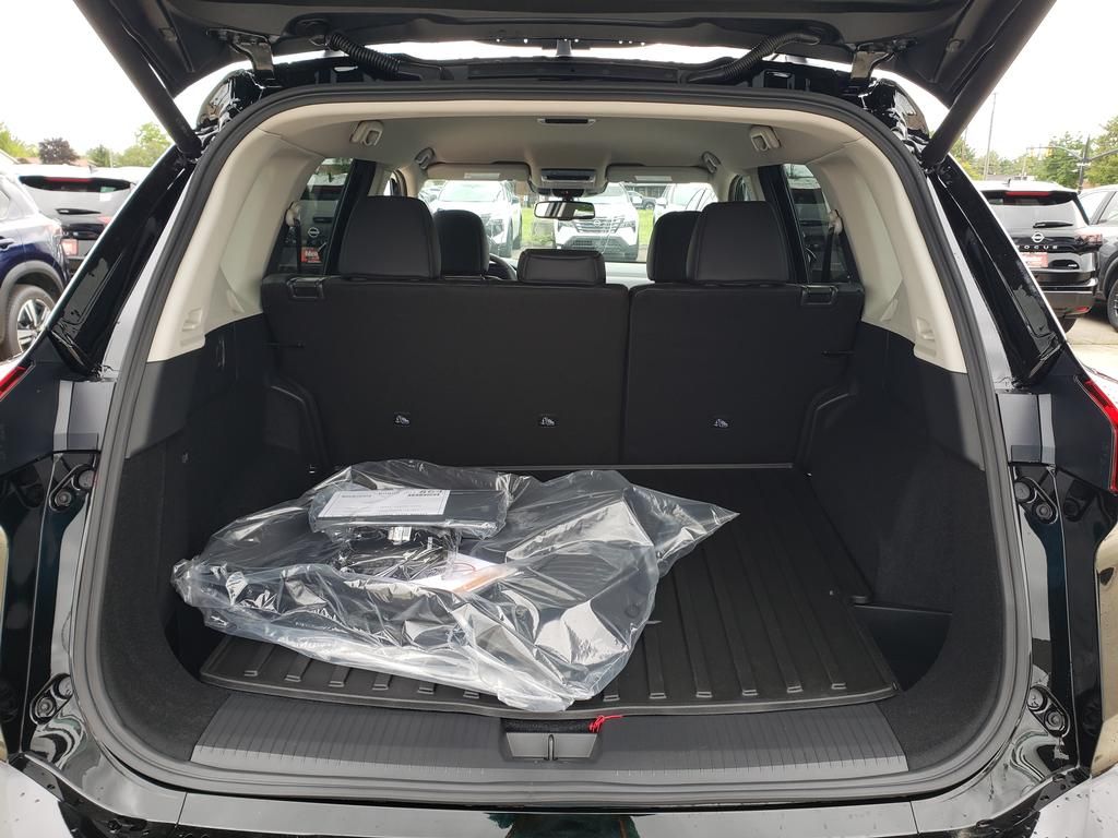 2026 Nissan Rogue SV photo 2
