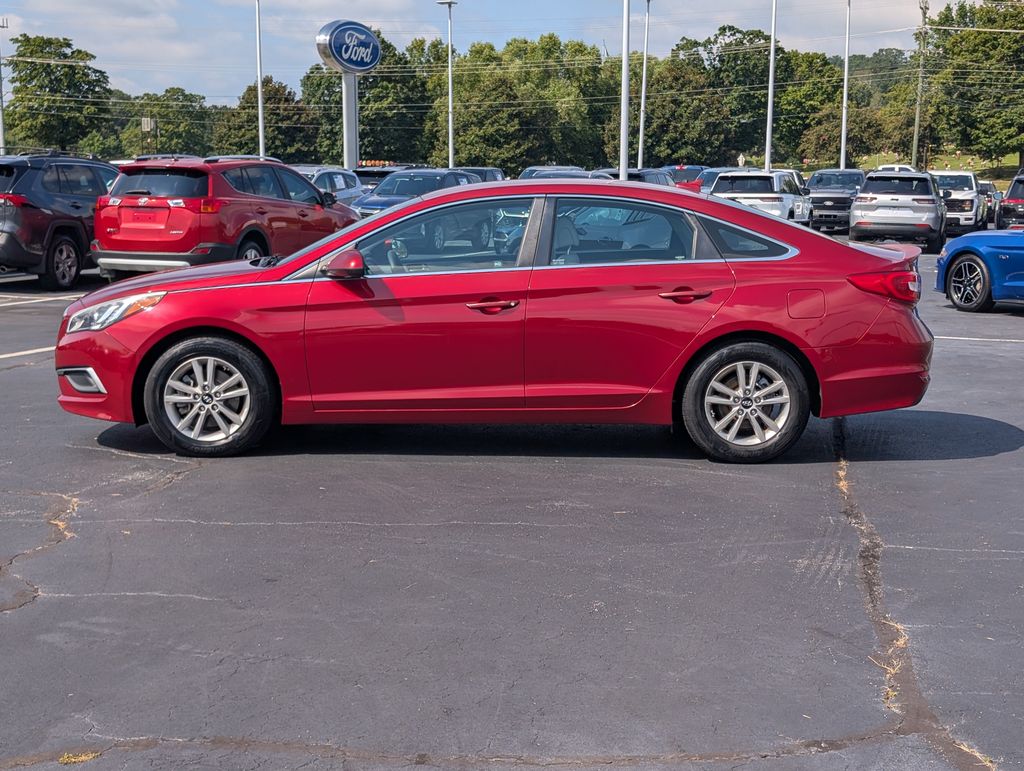 2016 Hyundai Sonata SE photo 2