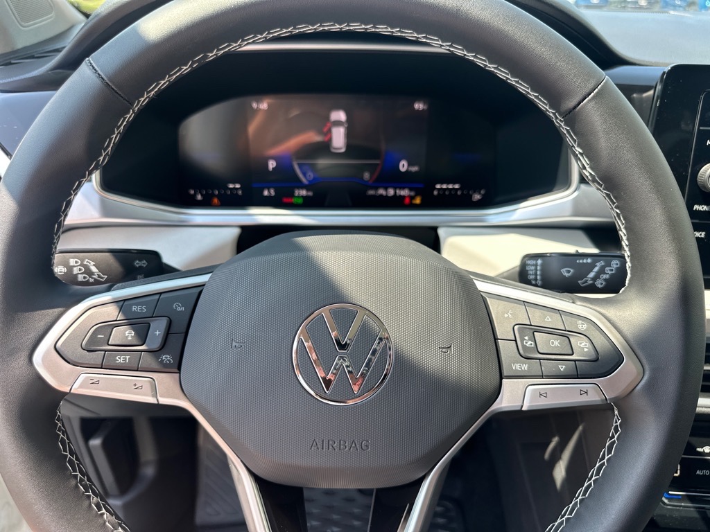 2025 Volkswagen Taos SE photo 6