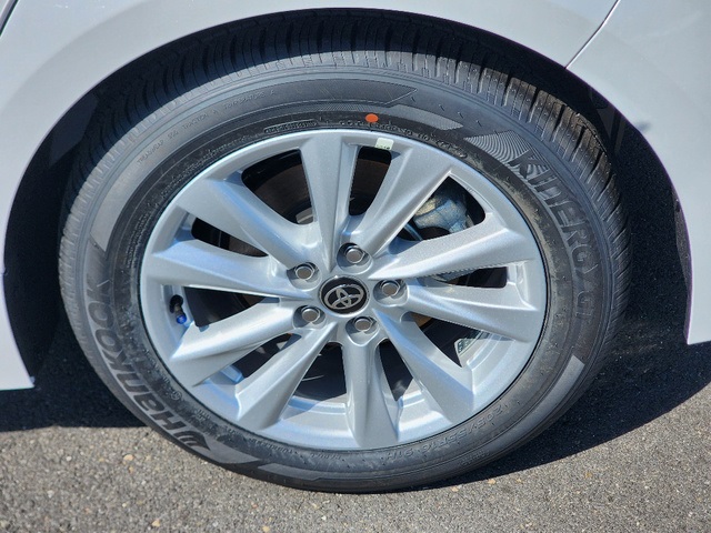 2025 Toyota Corolla LE photo 5
