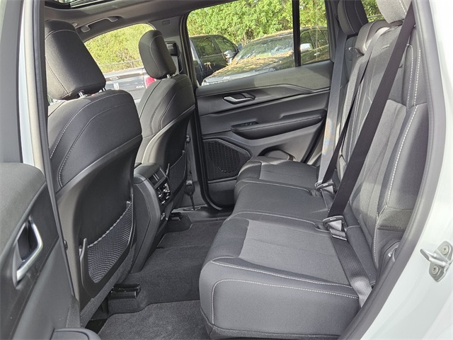 2025 Jeep Grand Cherokee Laredo X photo 4