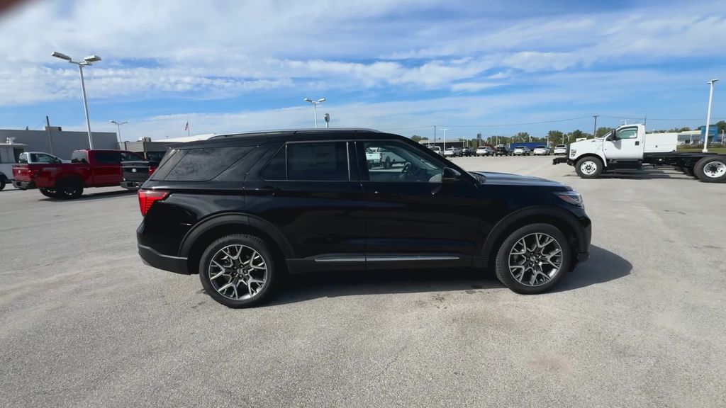2025 Ford Explorer Platinum photo 8