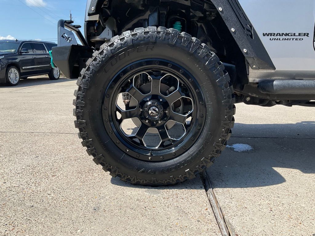 2016 Jeep Wrangler Unlimited Rubicon photo 18