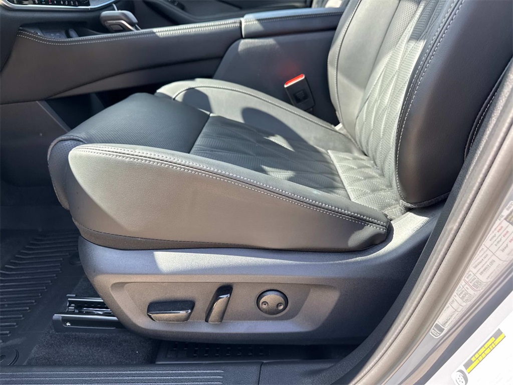2025 Nissan Rogue Platinum photo 15