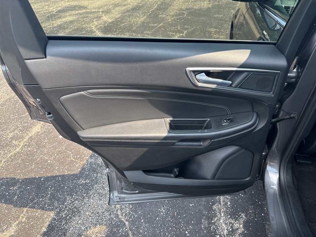2024 Ford Edge Titanium photo 17