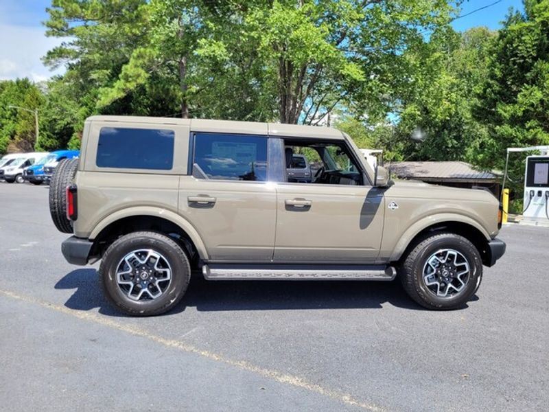 2025 Ford Bronco Outer Banks photo 12