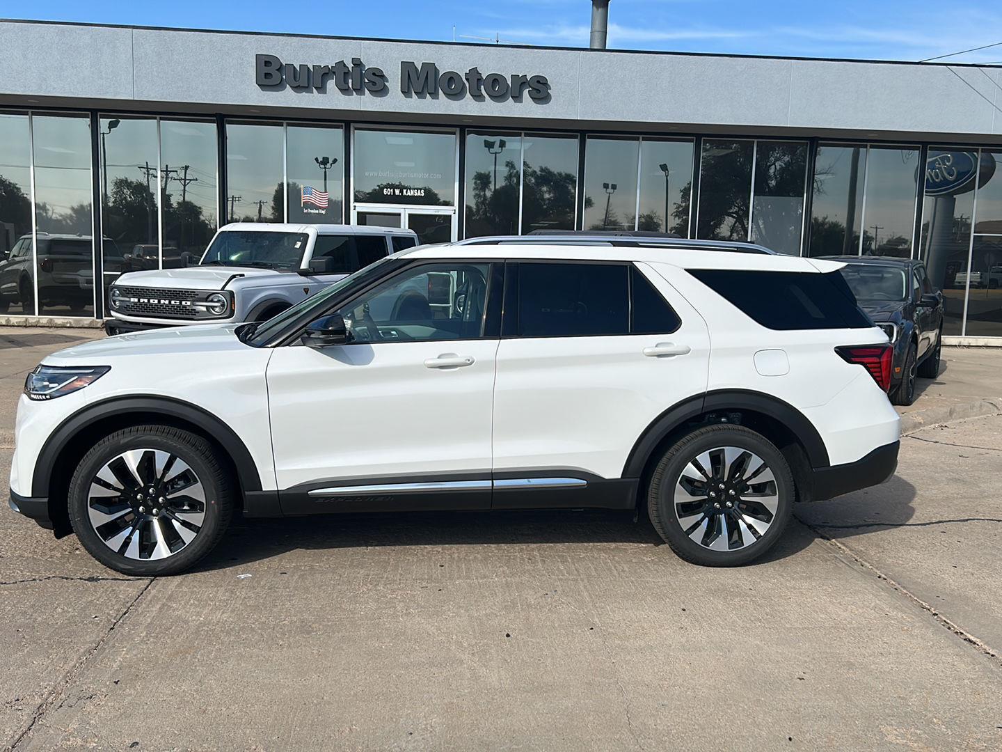 2026 Ford Explorer Platinum's photo