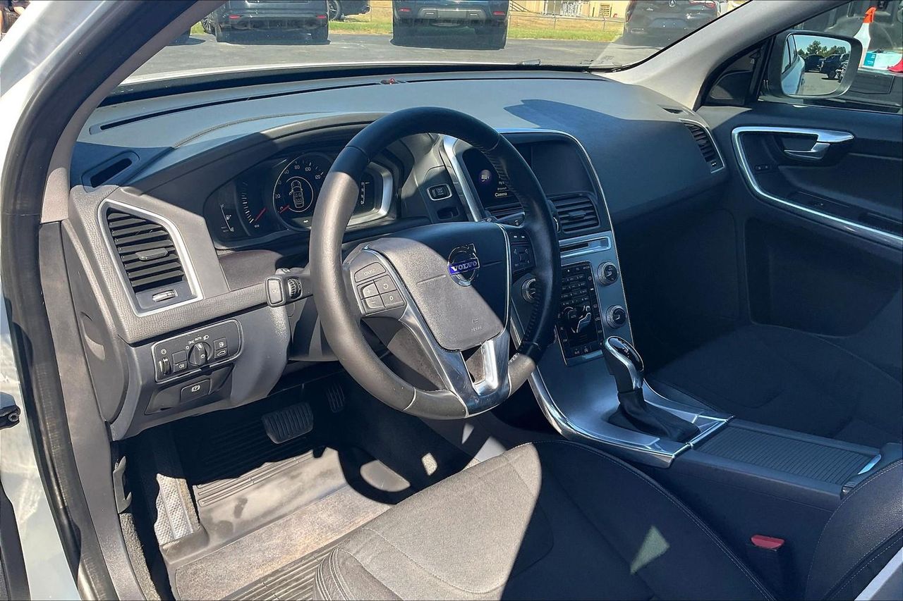 2017 Volvo XC60 T5 photo 12