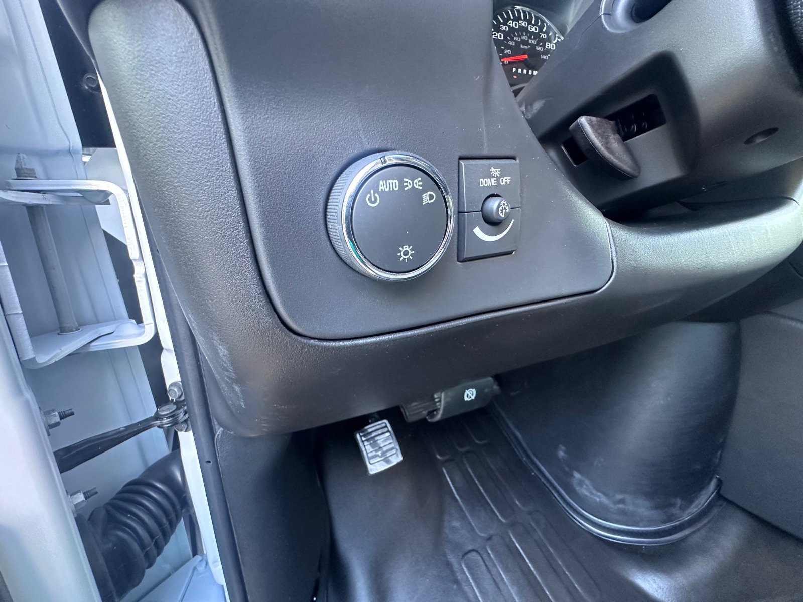2025 Gmc Savana Cargo 2500 photo 6