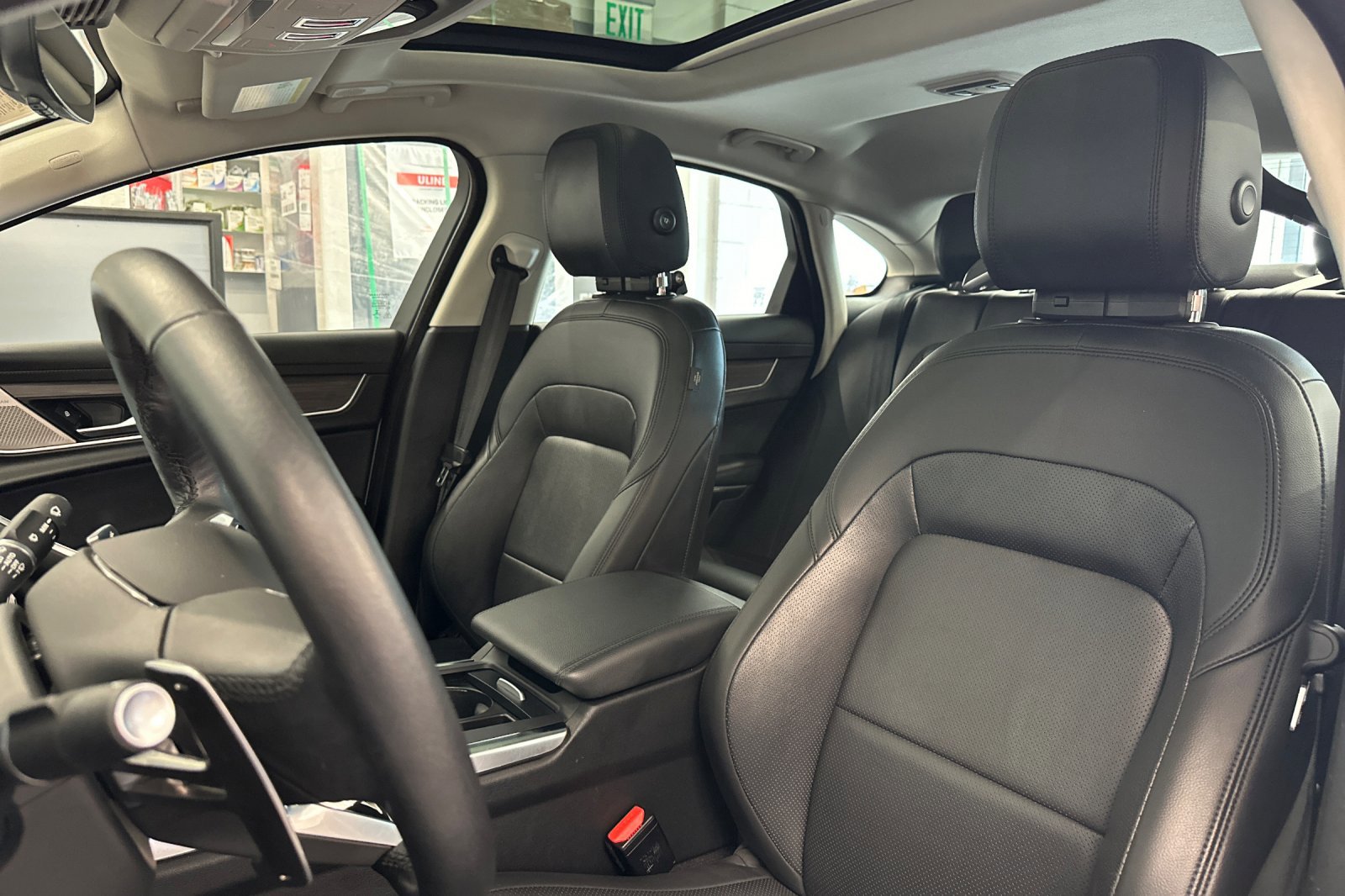 2023 Jaguar XF SE photo 5