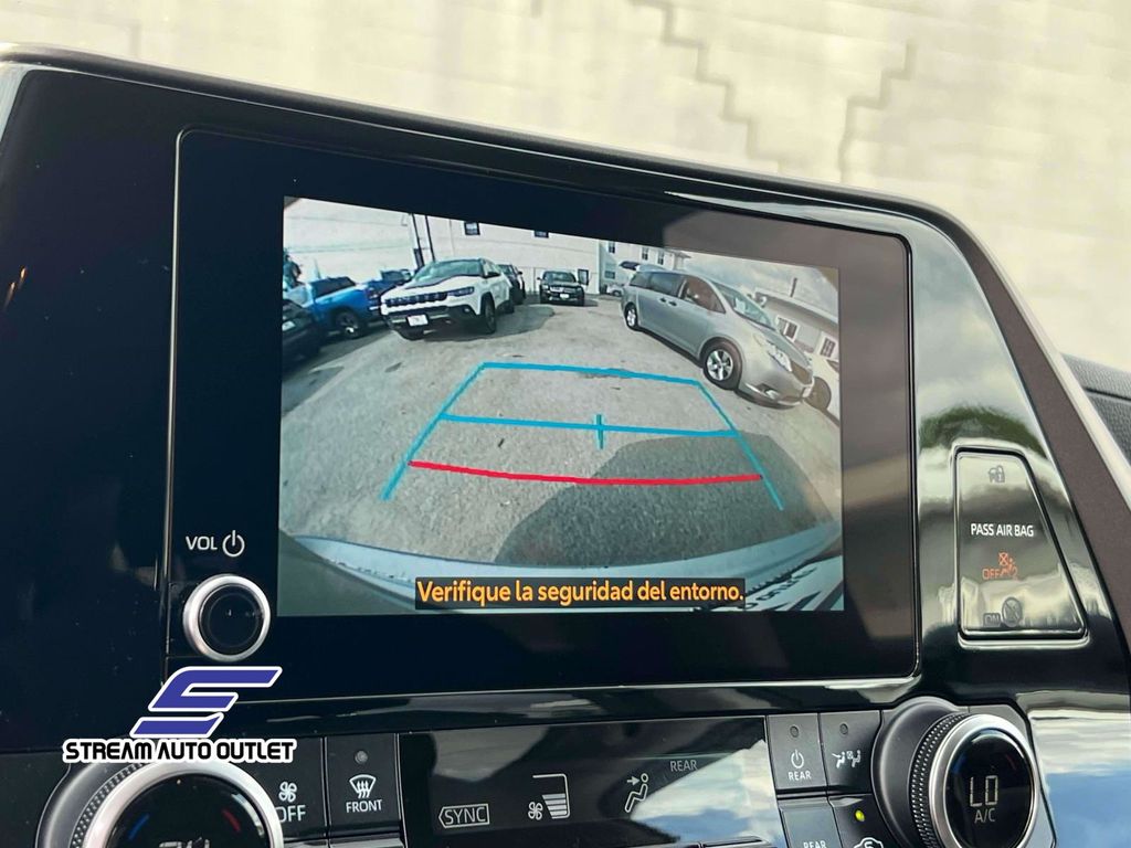 2023 Toyota Highlander LE photo 26