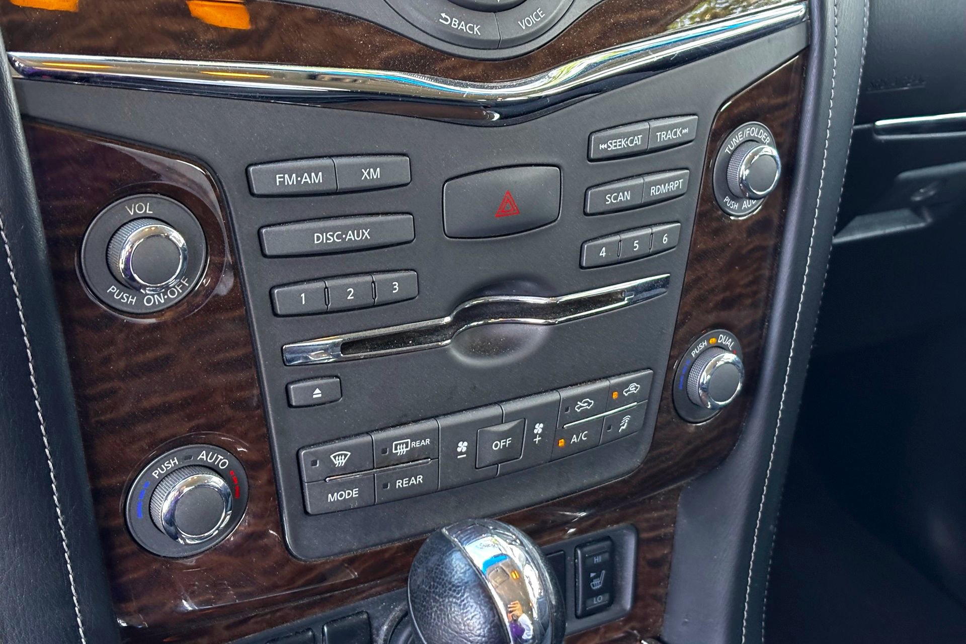 2017 Nissan Armada SV photo 17