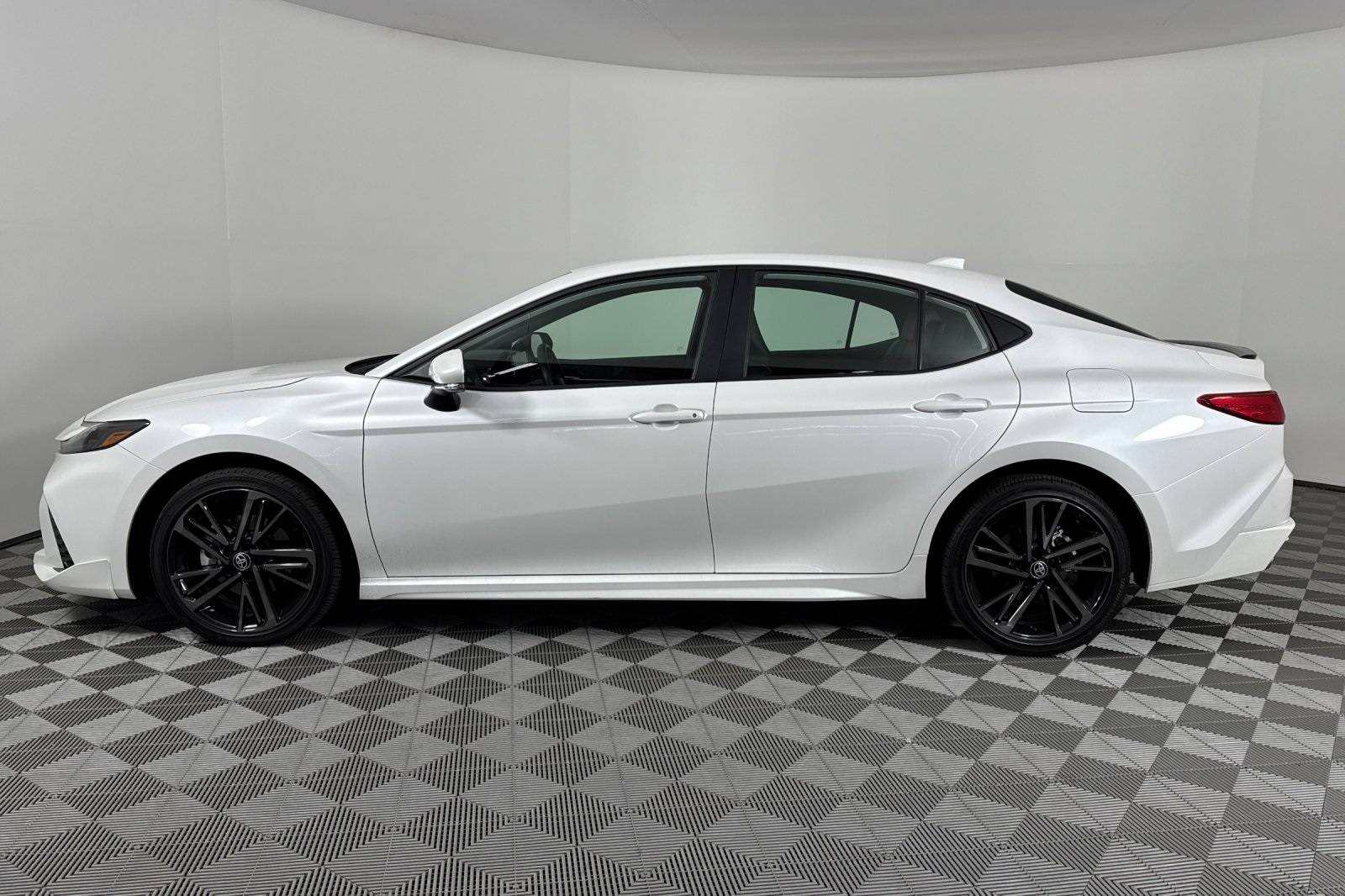 2025 Toyota Camry XSE photo 6
