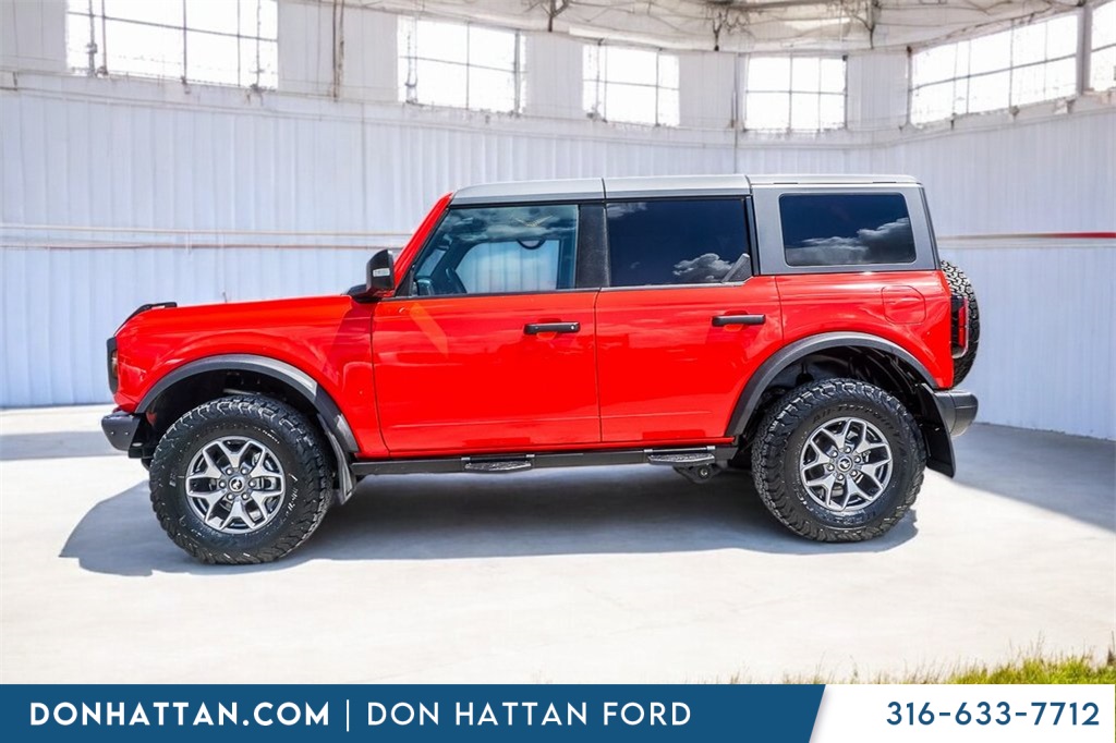 2024 Ford Bronco Badlands photo 2