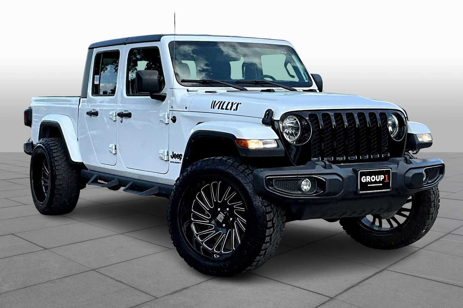 2023 Jeep Gladiator Willys photo 2