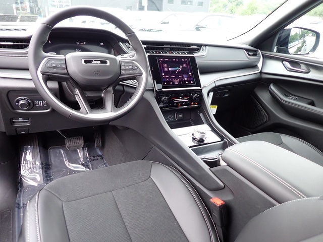 2025 Jeep Grand Cherokee Altitude X photo 13