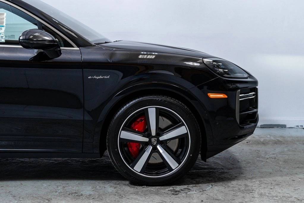 2026 Porsche Cayenne Turbo E-Hybrid Coupe photo 11